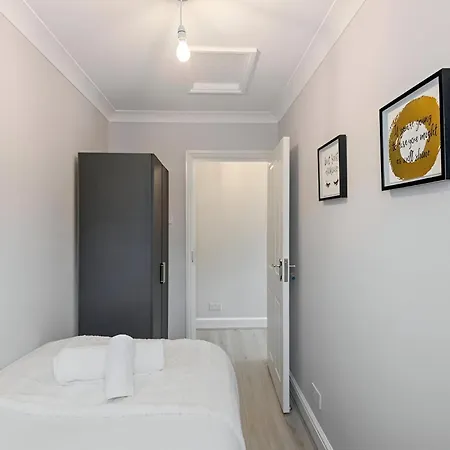 Sophistication Chic 3-br For Modern Living *