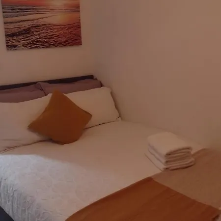 Apartment Spacious 2-bed Family With Pets Welcome London