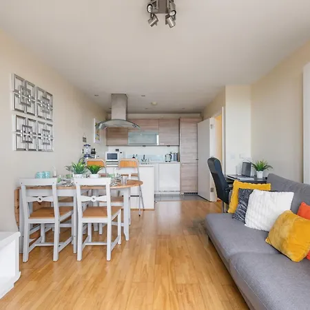 Stratford Skyview Apartment