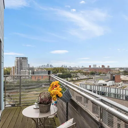 Stratford Skyview Apartment