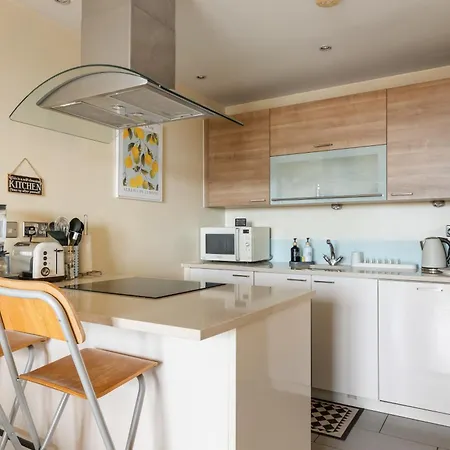 Stratford Skyview Apartment