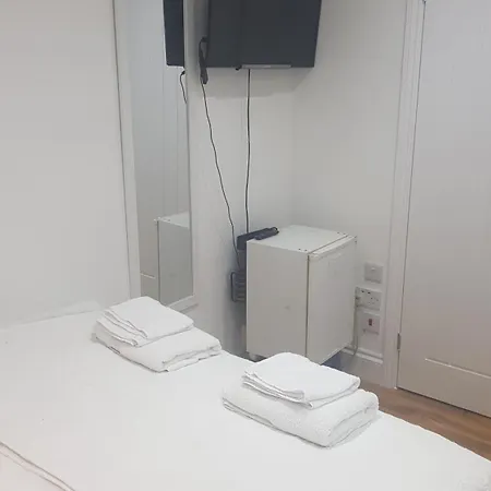 Cosy One Bedroom Flat In Apartment London