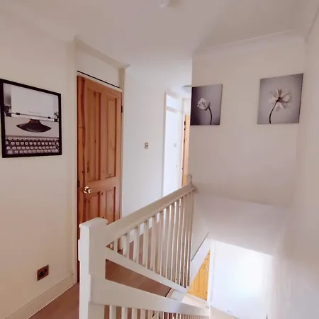 Holiday home Spacious 3 Bedroom Whitechapel - 9 Mins From Tower Bridge With Free Parking & Garden *