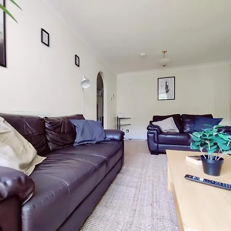 Holiday home Spacious 3 Bedroom Whitechapel - 9 Mins From Tower Bridge With Free Parking & Garden