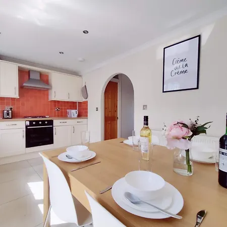 Holiday home Spacious 3 Bedroom Whitechapel - 9 Mins From Tower Bridge With Free Parking & Garden