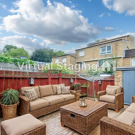 Holiday home Spacious 3 Bedroom Whitechapel - 9 Mins From Tower Bridge With Free Parking & Garden *