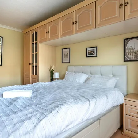 Holiday home Spacious 3 Bedroom Whitechapel - 9 Mins From Tower Bridge With Free Parking & Garden