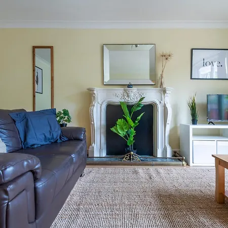 Holiday home Spacious 3 Bedroom Whitechapel - 9 Mins From Tower Bridge With Free Parking & Garden *