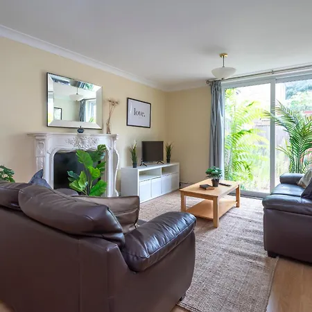 Spacious 3 Bedroom Whitechapel - 9 Mins From Tower Bridge With Free Parking & Garden *