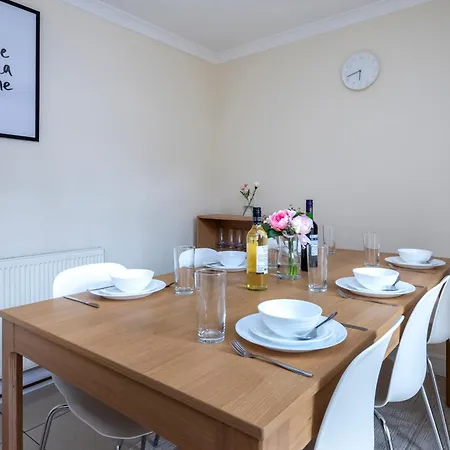 Spacious 3 Bedroom Whitechapel - 9 Mins From Tower Bridge With Free Parking & Garden * London