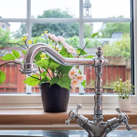 Holiday home Spacious 3 Bedroom Whitechapel - 9 Mins From Tower Bridge With Free Parking & Garden