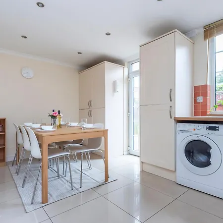 Holiday home Spacious 3 Bedroom Whitechapel - 9 Mins From Tower Bridge With Free Parking & Garden *
