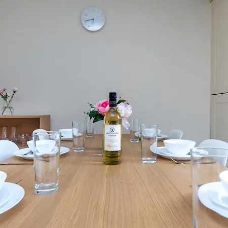 Spacious 3 Bedroom Whitechapel - 9 Mins From Tower Bridge With Free Parking & Garden * London