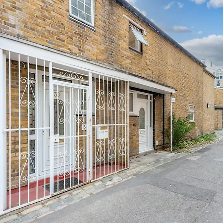 Spacious 3 Bedroom Whitechapel - 9 Mins From Tower Bridge With Free Parking & Garden * London