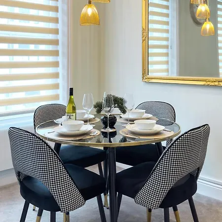 Modern Flat 5 Min To Holland Park! Apartment *