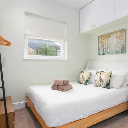 Modern Flat 5 Min To Holland Park! Apartment *