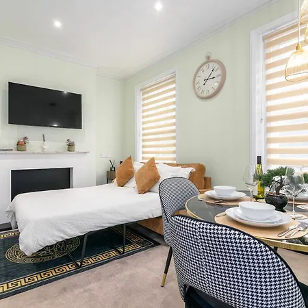 Modern Flat 5 Min To Holland Park! Apartment *