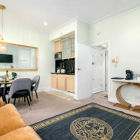 Modern Flat 5 Min To Holland Park! Apartment