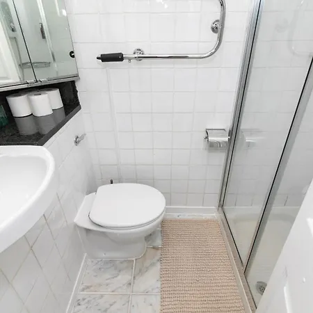 Modern Flat 5 Min To Holland Park! Apartment London