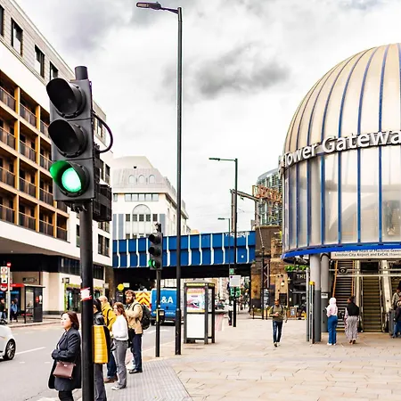 Chic Near Tower Hill With A Gym * London