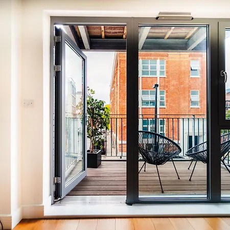 Chic Near Tower Hill With A Gym Apartment London