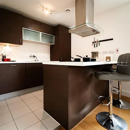 Chic Near Tower Hill With A Gym Apartment London