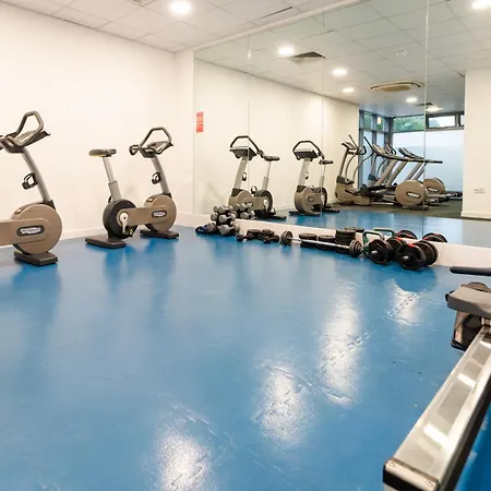 Chic Near Tower Hill With A Gym Apartment