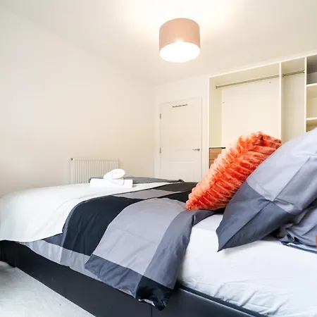 Chic Near Tower Hill With A Gym London