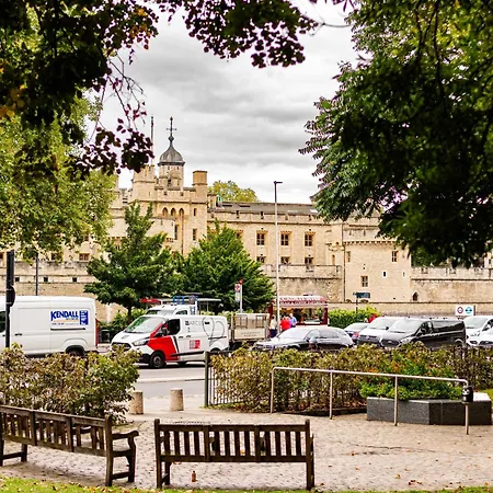 Apartment Chic Near Tower Hill With A Gym London