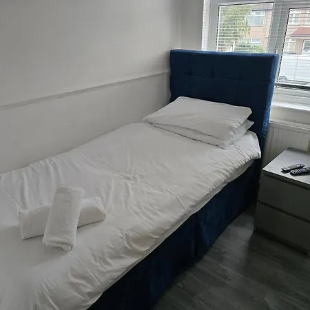 Apartment 5 Bed For Families Contractors Enfield
