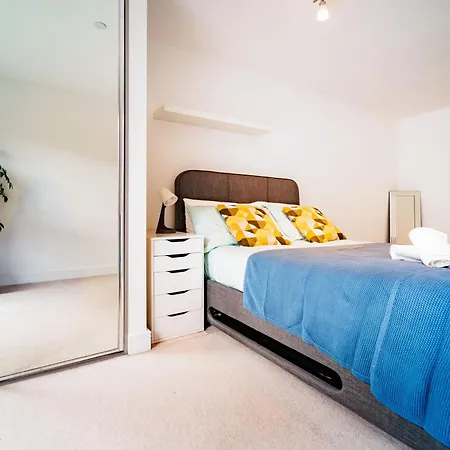 Chic Near Tower Hill With A Gym Apartment London