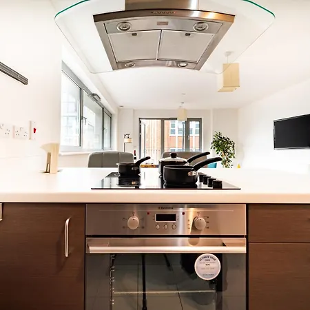 Chic Near Tower Hill With A Gym London