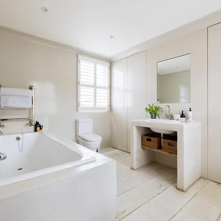 Living - 3 Bedroom In Chelsea Apartment