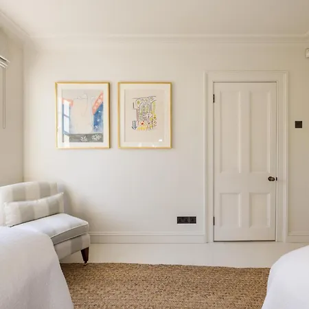 Living - 3 Bedroom In Chelsea * London