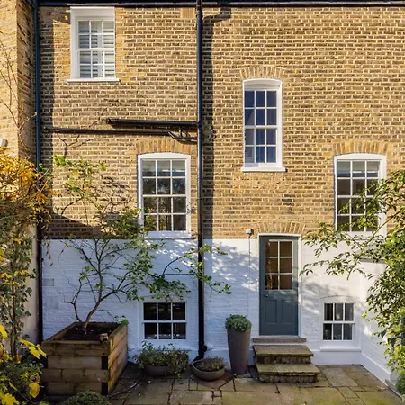 Living - 3 Bedroom In Chelsea Apartment London