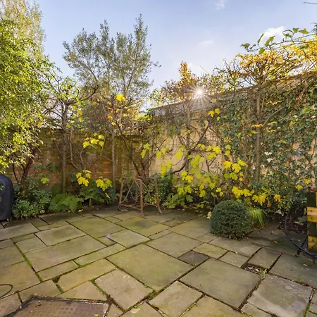 Apartment Living - 3 Bedroom In Chelsea