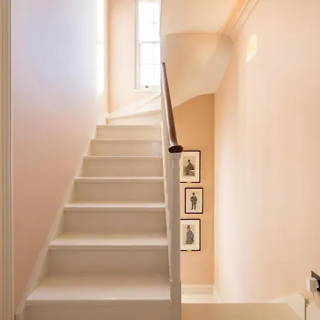 Living - 3 Bedroom In Chelsea Apartment *