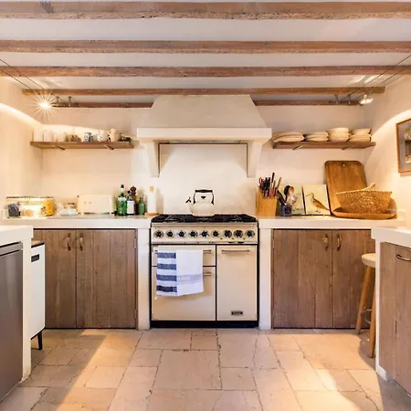Apartment Living - 3 Bedroom In Chelsea
