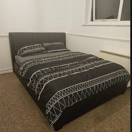 Cozy Escape With Modern Amenities * Romford