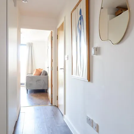 Modern 3 Bed & 3 Bathrooms Flat, Hackney Downs Apartmán