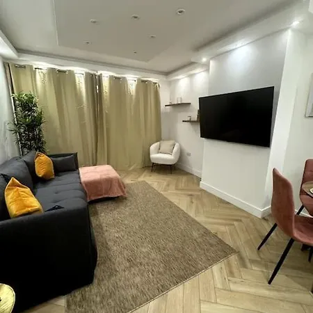 The Upper Tooting Beauty - 2bed Ground Floor Flat Apartment