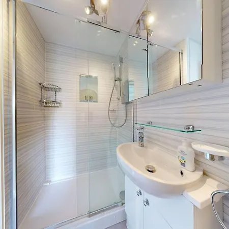 Canal View 2bd Flat - Regents Park! Apartment