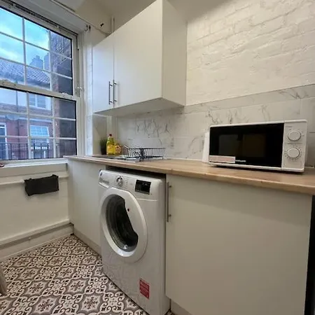 Chic 3 Bedroom Flat Ontower Bridge Apartment London