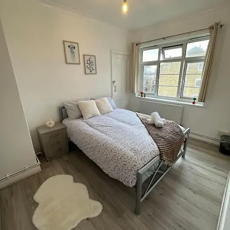 Chic 3 Bedroom Flat Ontower Bridge Apartment *