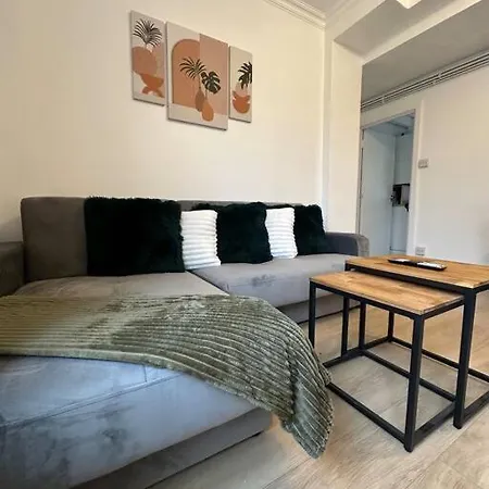 Chic 3 Bedroom Flat Ontower Bridge Apartment London