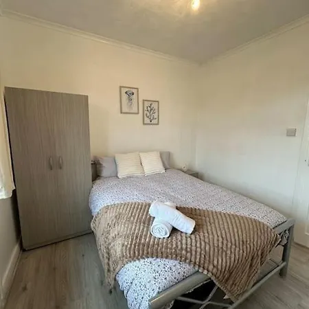 Chic 3 Bedroom Flat Ontower Bridge Apartment London