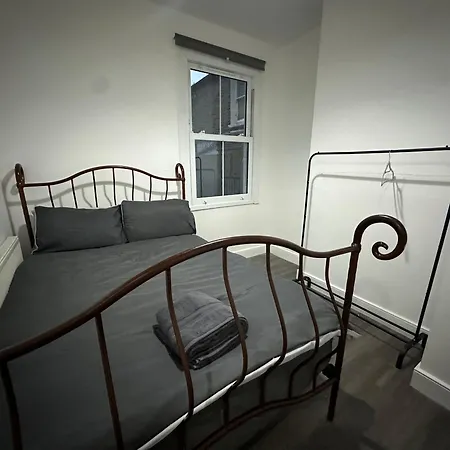 Apartment Affordable Comfort In Surrey Quays *