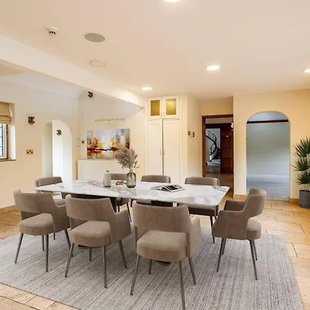Holiday home Knoll House London