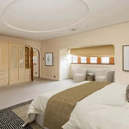 Holiday home Knoll House