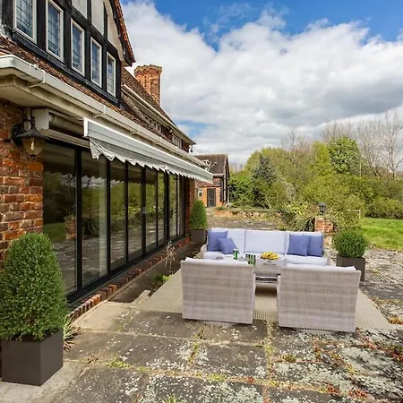 Holiday home Knoll House *